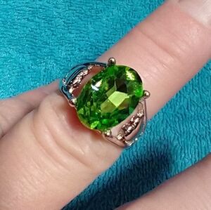 Elegant Green Gemstone Heart Silvertone Ring
